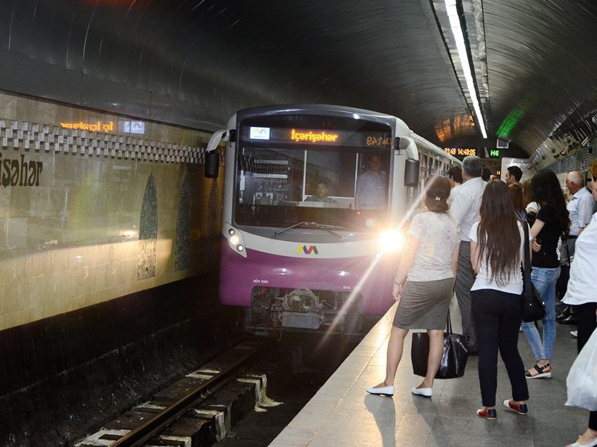 Бакметрополитен: Поездка одного пассажира обходится метро в 47 гяпигов