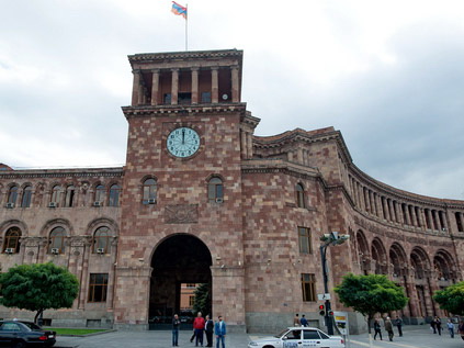 СНБ Армении: Обнаруженное на принадлежащем семье экс-премьера заводе оружие применялось 1 марта 2008 года