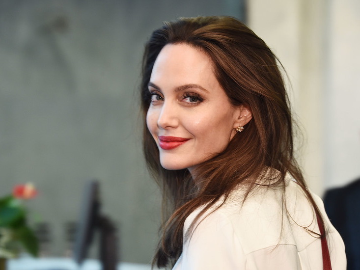 Анджелина Джоли попала в клинику с психическим расстройством