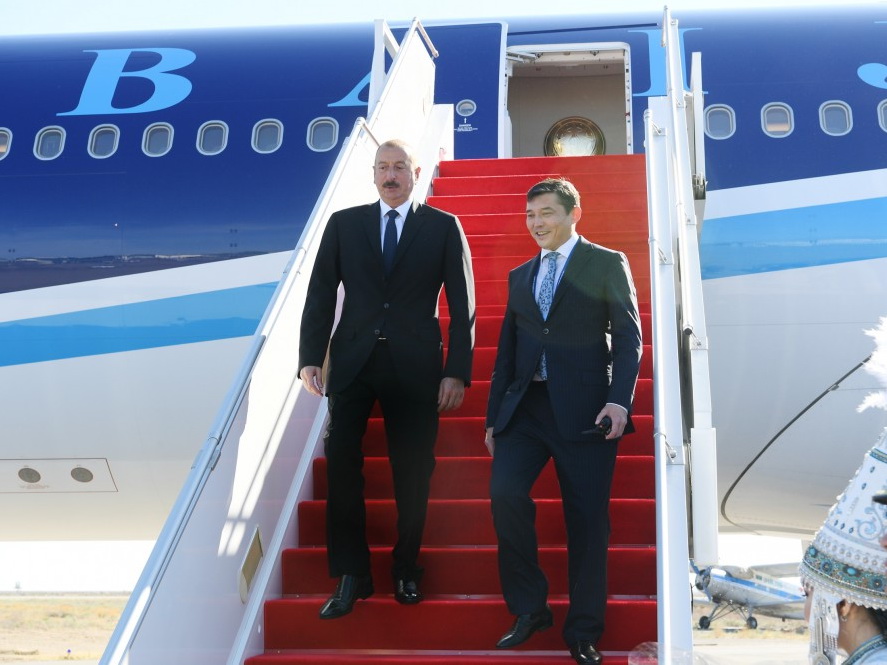 Президент Ильхам Алиев прибыл с визитом в город Актау Казахстана - ФОТО