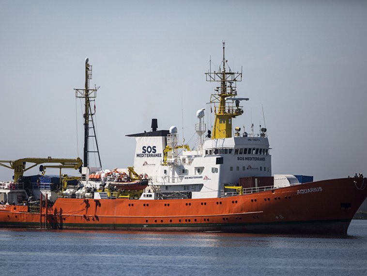 Три страны Евросоюза примут мигрантов с судна Aquarius