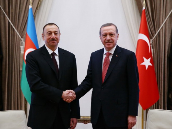 Братская помощь: помогут ли азербайджанские инвестиции Турции спасти лиру?
