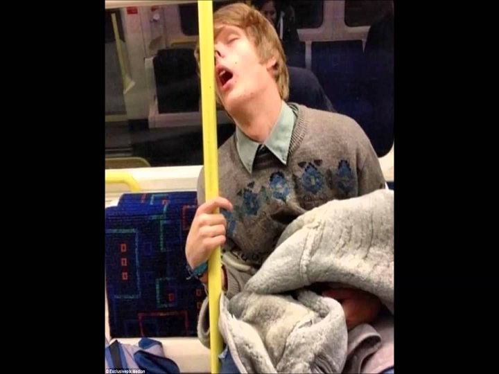 Metroda yuxuya getdi, başına iş gəldi – FOTO