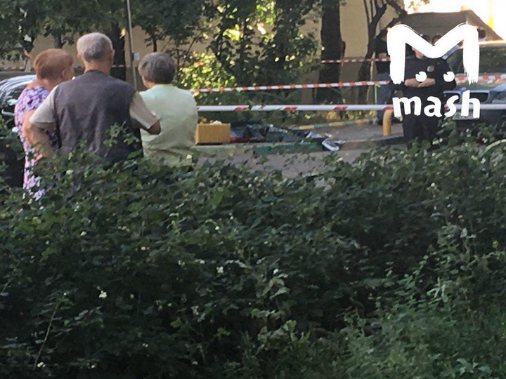 Пенсионер в Москве застрелил на улице бывшую жену, а после совершил самоубийство - ВИДЕО