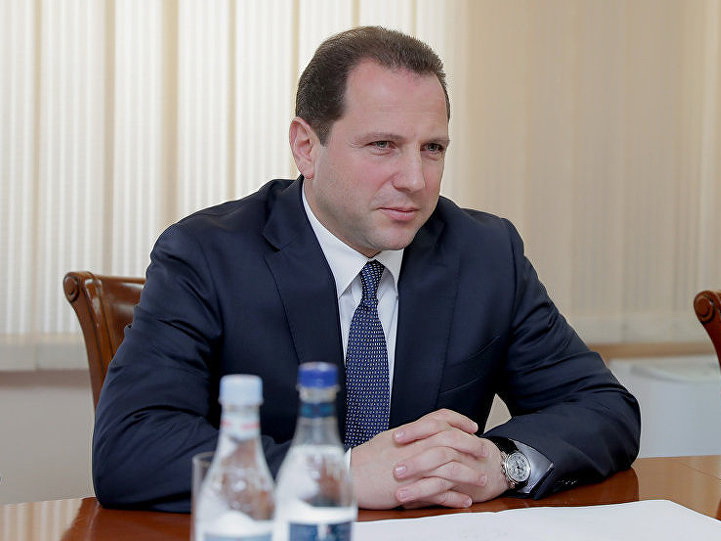 Министр обороны Армении встретился с главой Госкорпорации «Рособоронэкспорт»