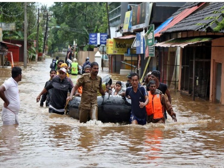 Число жертв наводнения на юге Индии приблизилось к 400