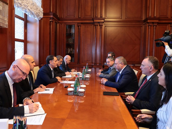 Премьер-министр Азербайджана встретился с министром обороны Израиля - ФОТО