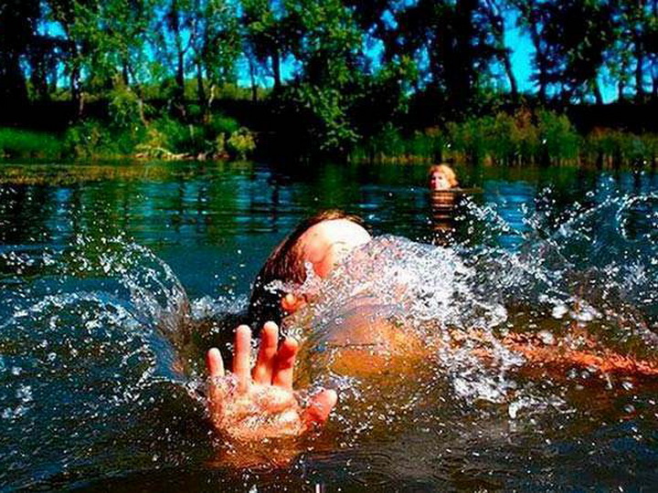 В Азербайджане 12-летний мальчик утонул в искусственном пруду