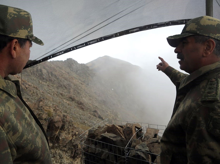 Министр обороны проверил боеготовность подразделений, расположенных в горной местности - ФОТО