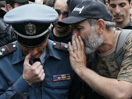 Теперь Пашинян решил заставить армянских полицейских выучить французский язык
