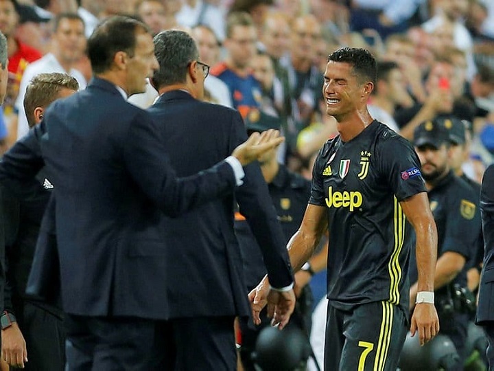 Ronaldo ilk dəfə qırmızı aldı, uşaq kimi ağladı – VİDEO