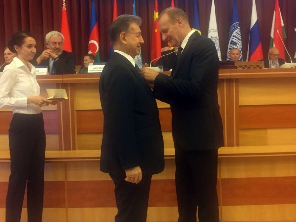 Академик Акиф Ализаде награжден медалью в Беларуси