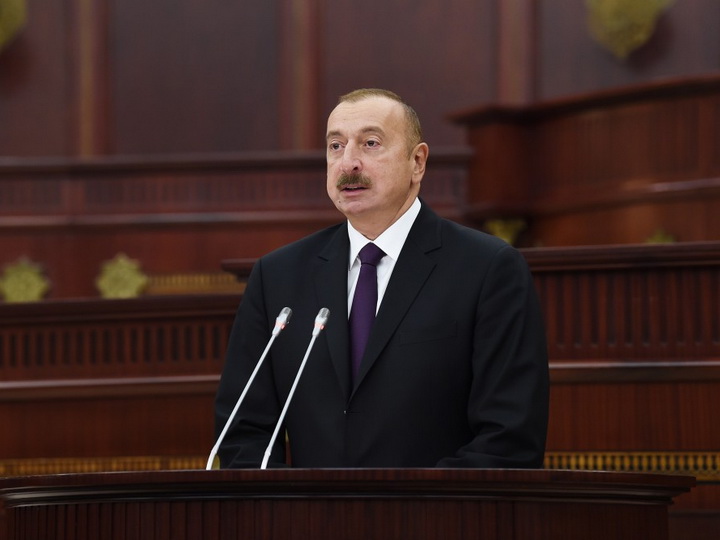 Президент Ильхам Алиев принял участие в торжественном заседании по случаю 100-летия парламента Азербайджана - ФОТО