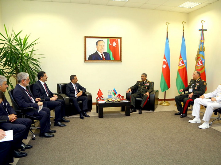 Закир Гасанов встретился с делегацией во главе с заместителем министра национальной обороны Турции - ФОТО
