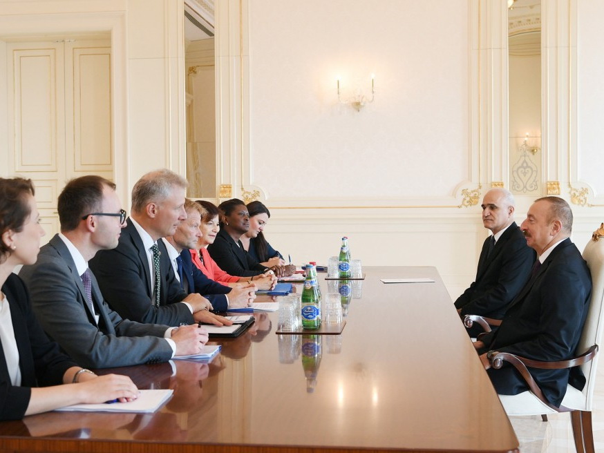 Президент Азербайджана принял делегацию Европейского инвестиционного банка - ФОТО