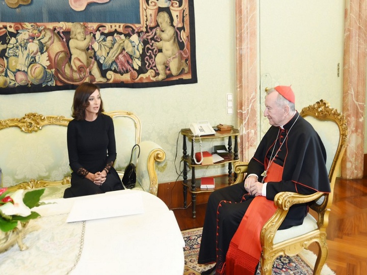 Mehriban Əliyeva Müqəddəs Taxt-Tacın dövlət katibi kardinal Pietro Parolin ilə görüşüb - FOTO