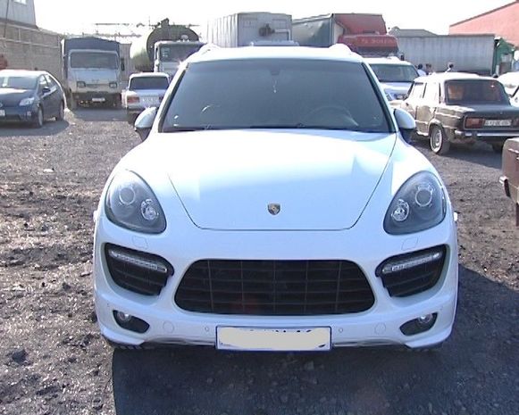 Bakıda “avtoş” ovu: “Porsche”nin sürücüsü saxlanıldı – VİDEO