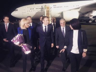 Президент Франции прибыл в Ереван