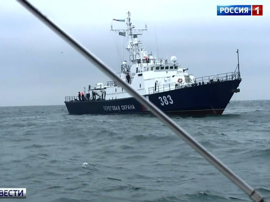 Российские пограничники в Керченском проливе спасли сухогруз с азербайджанцем на борту