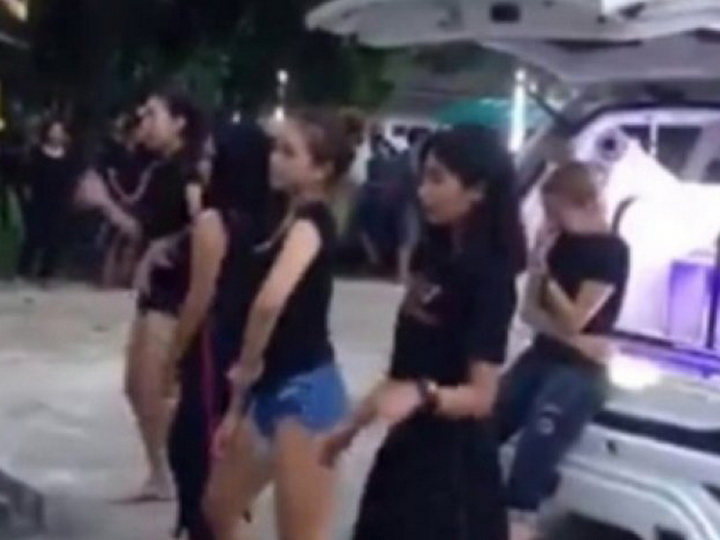 Девушки устроили дискотеку на похоронах подруги, чтобы она попала на небеса - ВИДЕО