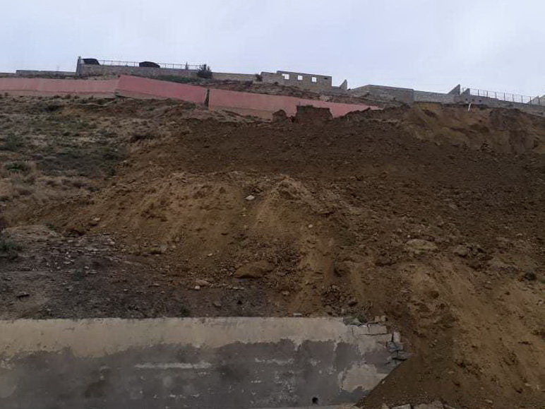 Зафиксированы новые трещины на стенах домов в оползневой зоне в Бадамдаре – ОБНОВЛЕНО