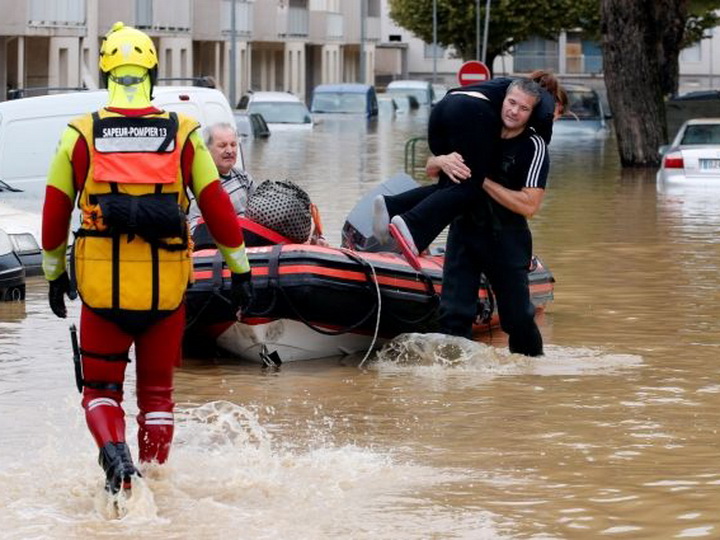 Жертвами наводнения во Франции стали 13 человек - ВИДЕО