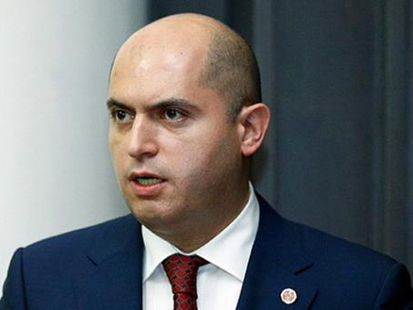 Партия Саргсяна не может определиться с участием в парламентских выборах