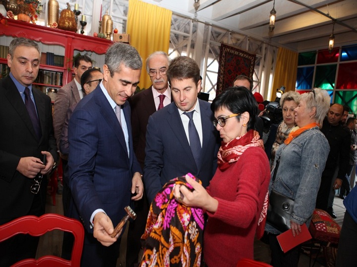 Heydər Əliyev Fondunun təşkilatçılığı ilə Moskvada “Azərbaycanın payız sovqatları” adlı şəhərcik açılıb – FOTO
