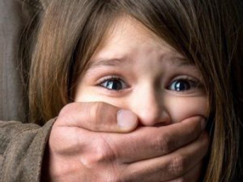 В Баку вынесен суровый приговор педофилу, изнасиловавшему 10-летнюю девочку