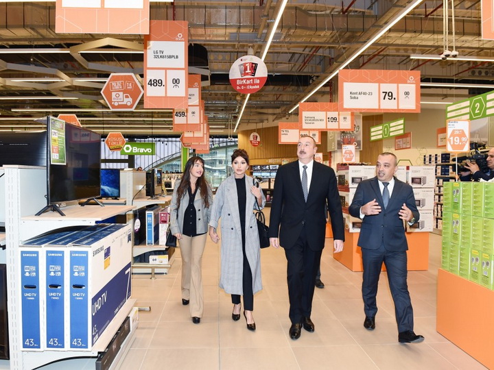 Президент Ильхам Алиев принял участие в открытии нового гипермаркета - ФОТО