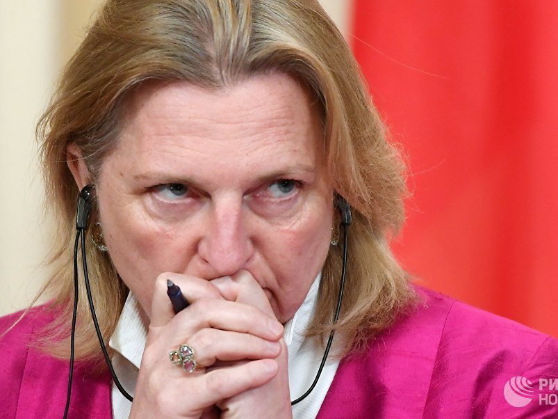Глава МИД Австрии отменила поездку в Россию из-за «шпионского скандала»