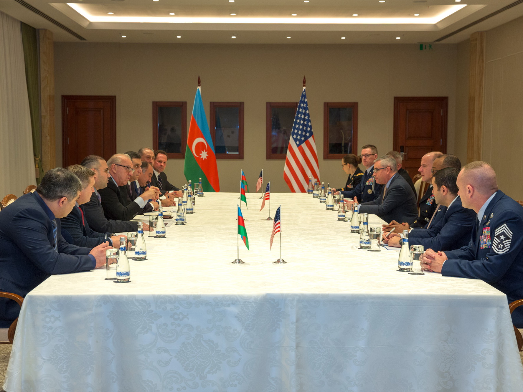 Президент AZAL встретился с Командующим транспортного командования США