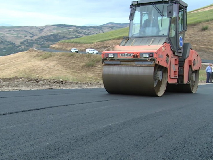 Президент Ильхам Алиев подписал Распоряжение о мерах по восстановлению автомобильной дороги Джалилабад-Ярдымлы