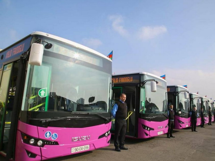 Впервые в Баку: Пассажирам дадут деньги за контроль водителей автобусов - ФОТО