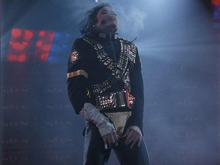 Куртку Майкла Джексона продали почти за $300 тысяч - ФОТО