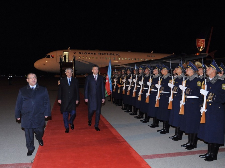 Премьер-министр Словакии прибыл с официальным визитом в Азербайджан