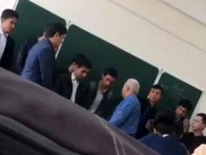 Преподаватель избил студентов за визит на экзамен без галстуков – ВИДЕО