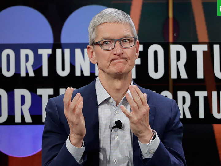Глава Apple рассказал, что стал реже пользоваться iPhone