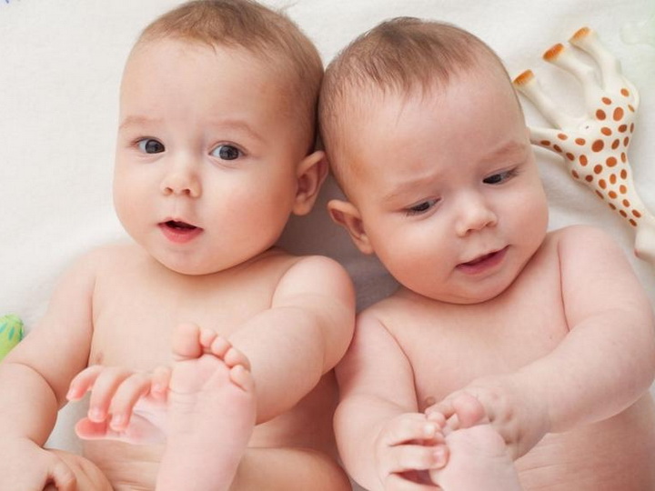 В этом году в Азербайджане родились 1962 близнеца и 84 тройняшки