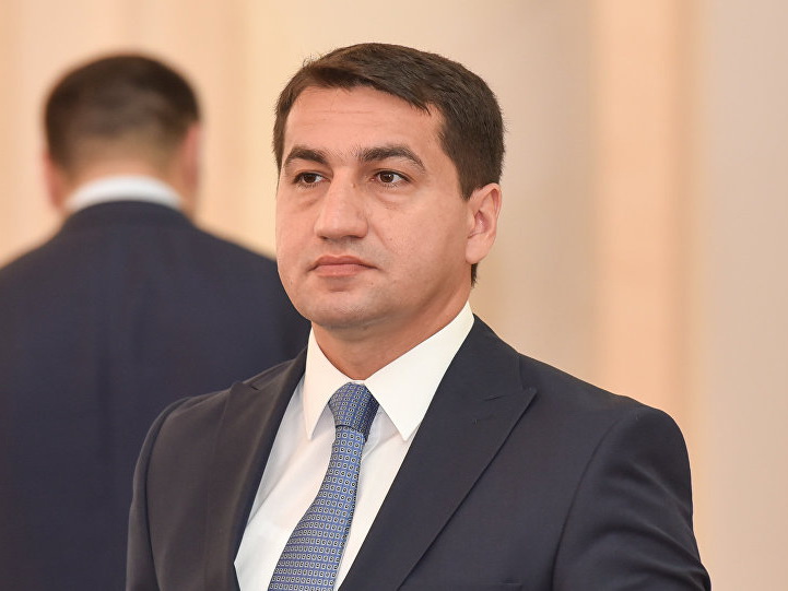 Хикмет Гаджиев: На мероприятии в Санкт-Петербурге Президент Ильхам Алиев побеседовал и с Николом Пашиняном