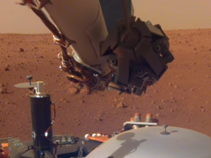 Земляне впервые услышали шум ветра на Марсе - ВИДЕО