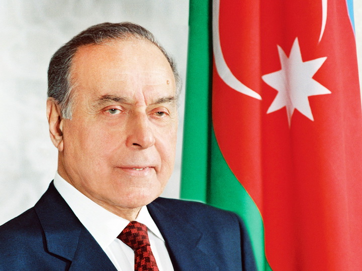 Народ Азербайджана чтит память Общенационального лидера Гейдара Алиева