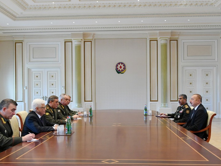 Президент Ильхам Алиев принял делегацию во главе с начальником Генштаба ВС РФ