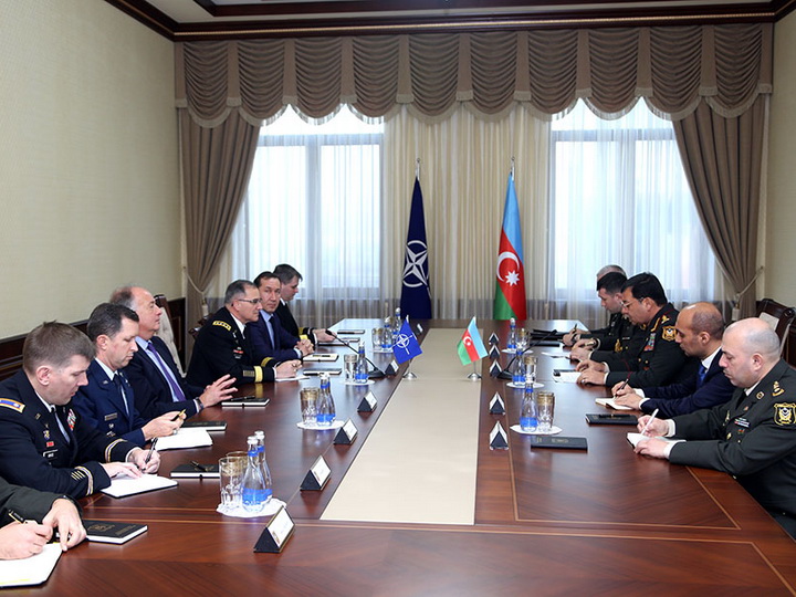 Наджмеддин Садыков встретился с главнокомандующим Объединенными силами НАТО в Европе