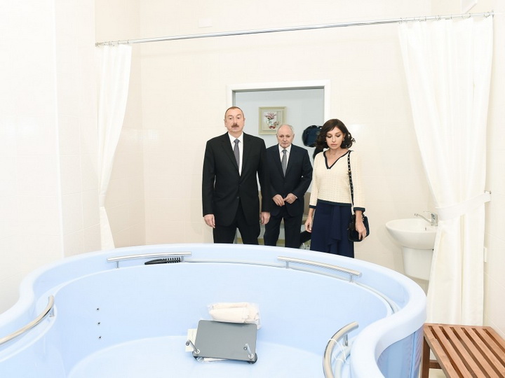 Президент Ильхам Алиев ознакомился с условиями, созданными после капитальной реконструкции в Научно-исследовательском институте медицинской реабилитации в Баку