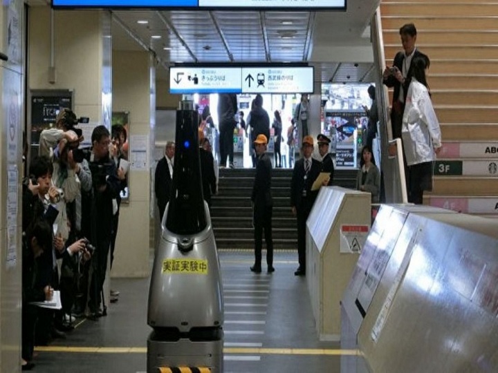 Yaponiyada dəmir yolu stansiyasına robot nəzarət edəcək