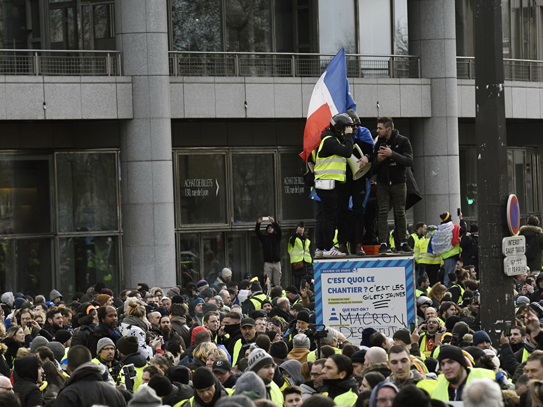 Во Франции в ходе акций протеста задержали 240 человек