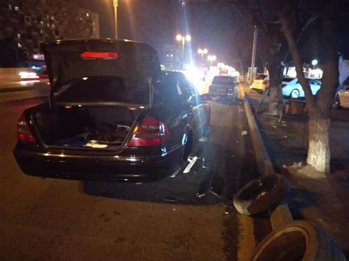 Курьез: В Баку водителя оштрафовали за парковку автомобиля, у которого лопнуло колесо - ФОТОФАКТ
