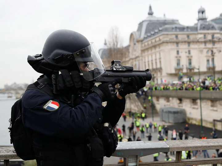 В Париже пять тысяч полицейских мобилизуют из-за акции «желтых жилетов»