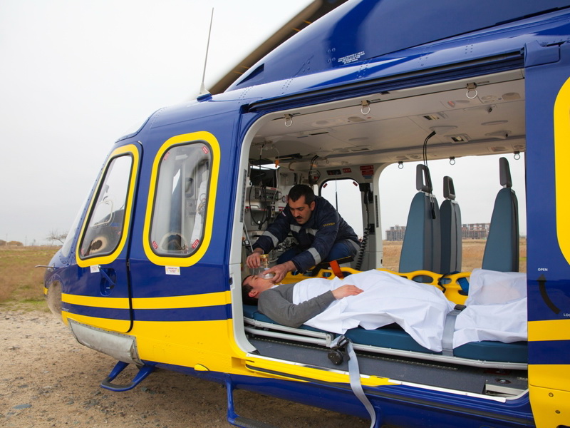 Silk Way Helicopter Services выполнила полет в сложных метеорологических условиях, спасая жизнь человека